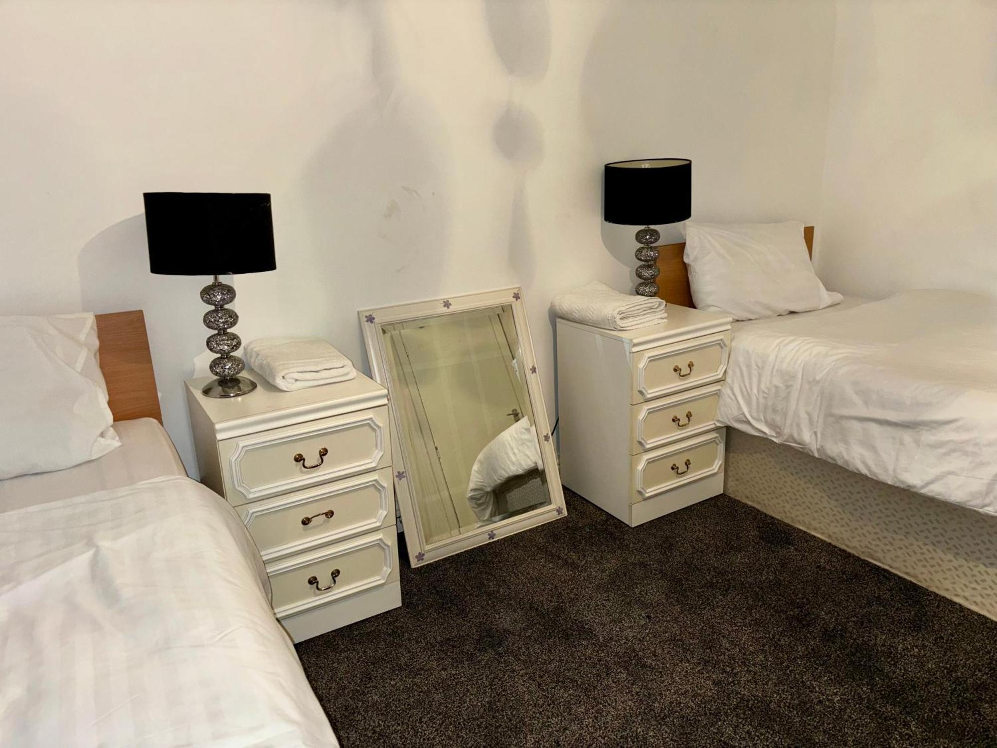 Stainless Guests House Hotel Dudley Buitenkant foto