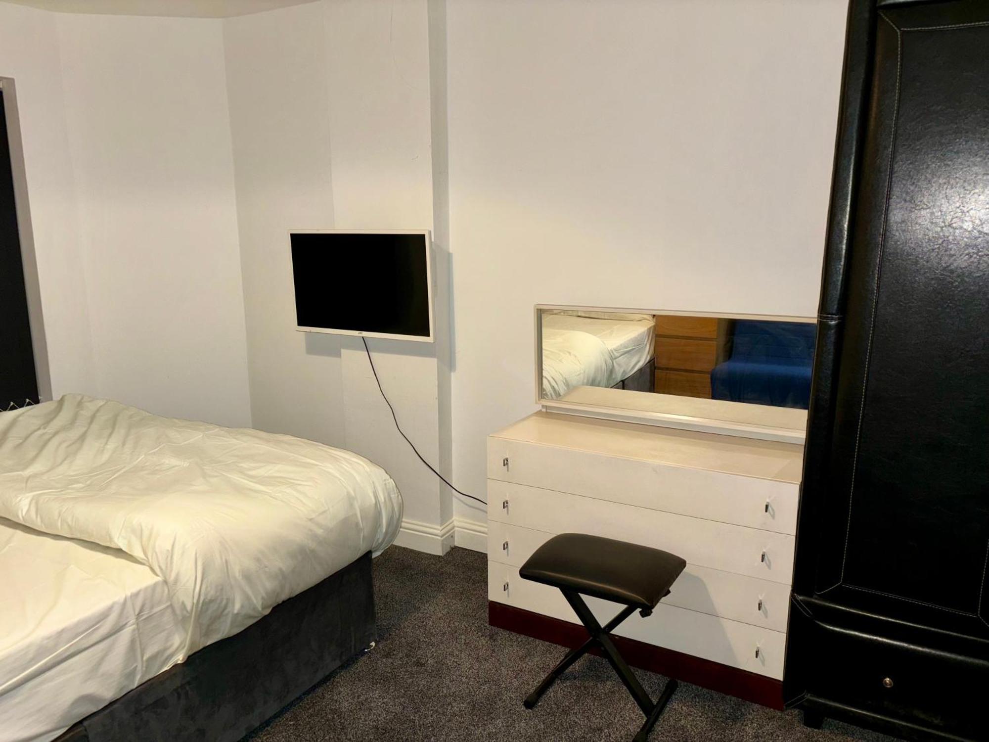 Stainless Guests House Hotel Dudley Buitenkant foto